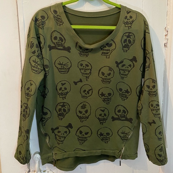 Sweaters - Skull Sweatshirt